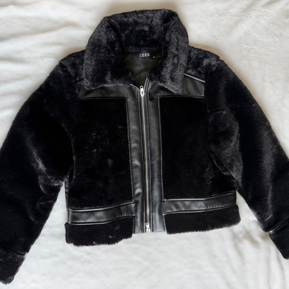 Cider Women Black Faux Fur Faux Leather Trim Jacket